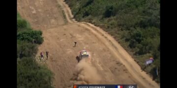 VIDEO: Fourmaux surus nagu segane – Vaata kuidas prantslane mitu korda teelt välja sõitis