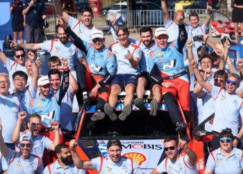 Ott Tänak koos meeskonnaga Kreeka ralli võitu tähistamas: Romain Thuillier / Hyundai Motorsport GmbH