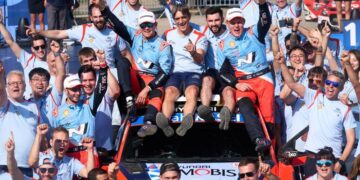 Ott Tänak koos meeskonnaga Kreeka ralli võitu tähistamas: Romain Thuillier / Hyundai Motorsport GmbH