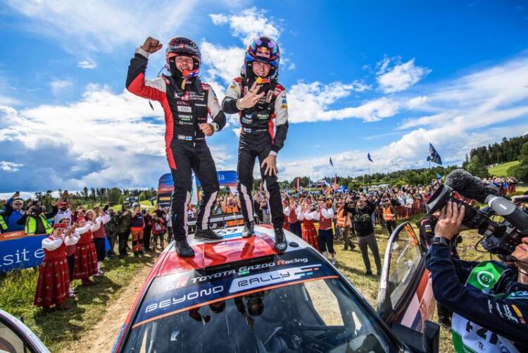 Kalle Rovanperä ja Jonne HalttunenOma kolmandat Rally Estonia võitu tähistamas, 2023, Foto: @World / Red Bull Content Pool