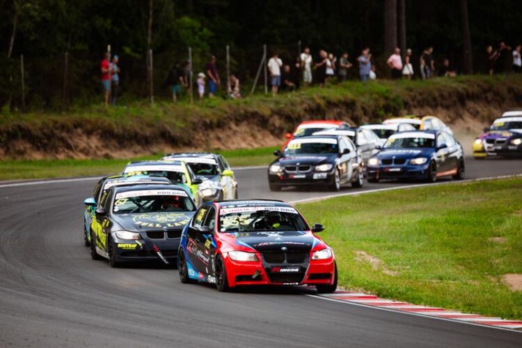 Ragnar Simuland juhib BMW 325 Cupi sõitu. Foto: Egidijus Babelis / BaTCC