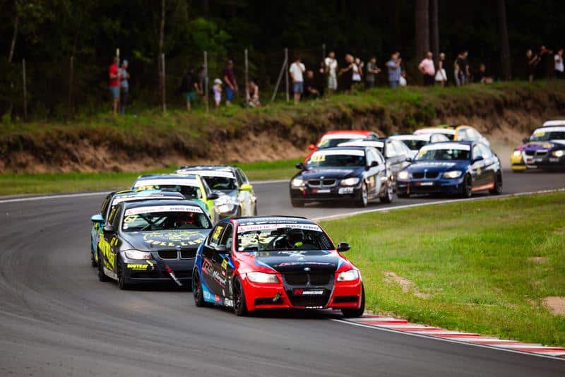 Ragnar Simuland juhib BMW 325 Cupi sõitu. Foto: Egidijus Babelis / BaTCC