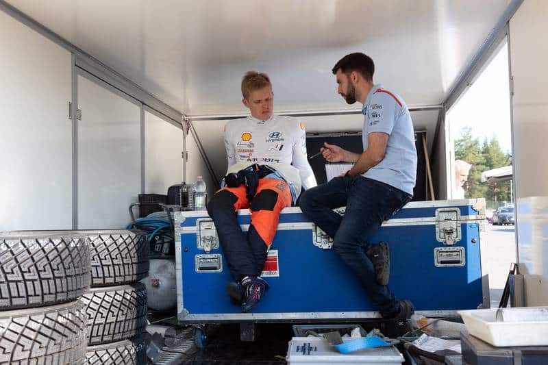 Ott Tänak ja tema insener Lewis Allen Soome MM-rallil 2025, Foto: Dufour Fabien / Hyundai Motorsport GmbH