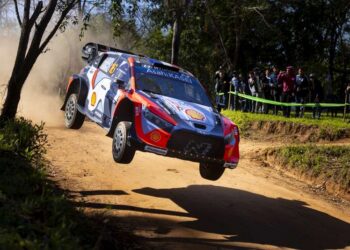 SS2: Heas hoos Fourmaux võttis esimese katsevõidu, Tänak tõusis neljandaks, Ogier lõhkus rehvi