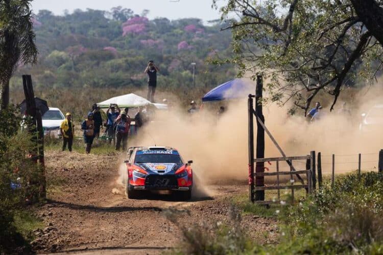 SS17: Evans ja Neuville vähendasid vahet Tänakuga – Virves langes kolmandaks