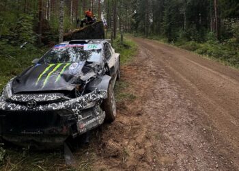 Solbergi auto peale avariid, Foto: facebook.com/OliverSolberg01