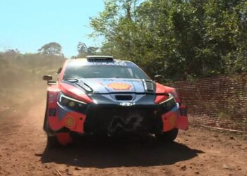 Ott Tänaku ja Martin Järveoja auto SS3 katse lõpus.