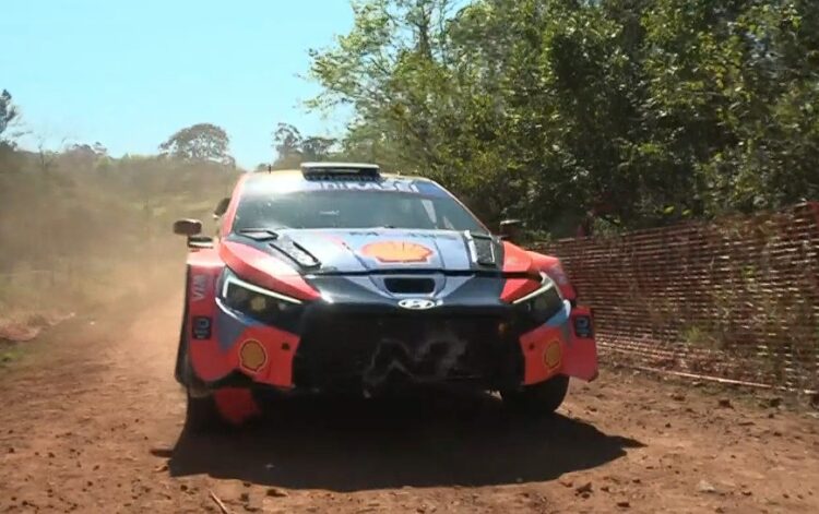 Ott Tänaku ja Martin Järveoja auto SS3 katse lõpus.