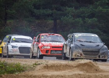 SuperCar klassi võitja Mart Tikkerbär (esiplaanil). Foto: Pille Russi
