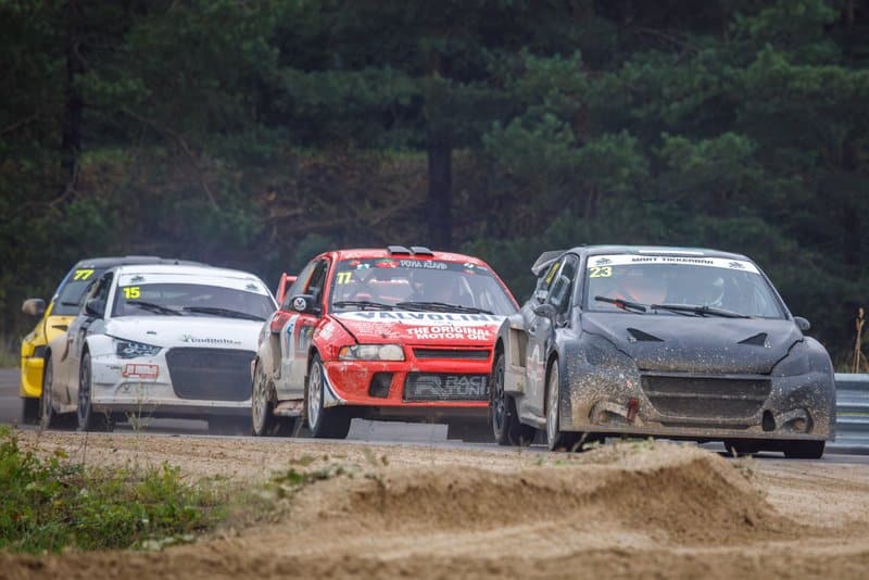 SuperCar klassi võitja Mart Tikkerbär (esiplaanil). Foto: Pille Russi