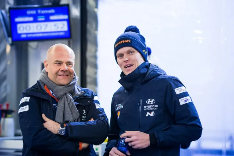 Andrea Adamo ja Ott Tänak. Foto: Hyundai Motorsport