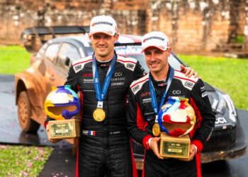 Sébastien Ogier ja Vincent Landais Paraguay MM-ralli poodium 2025, Foto: Jaanus Ree / Red Bull Content Pool