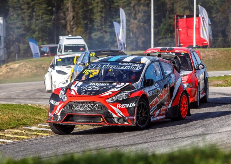 Sõitu juhib Maiko Tamm, teda jälitab Arvo Kask.  Foto: Pille Russi