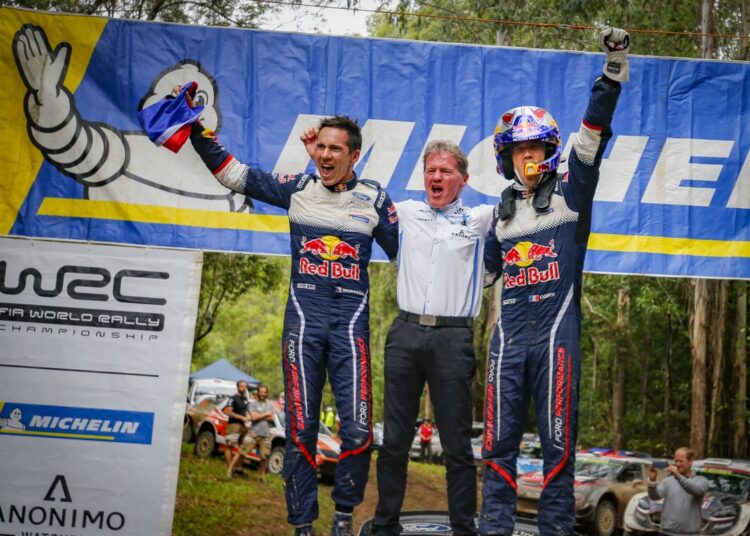 Sebastien Ogier, Malcolm Wilson ja Julien Ingrassia 2018 aasta tiitlit tähistamas, Foto: M-Sport