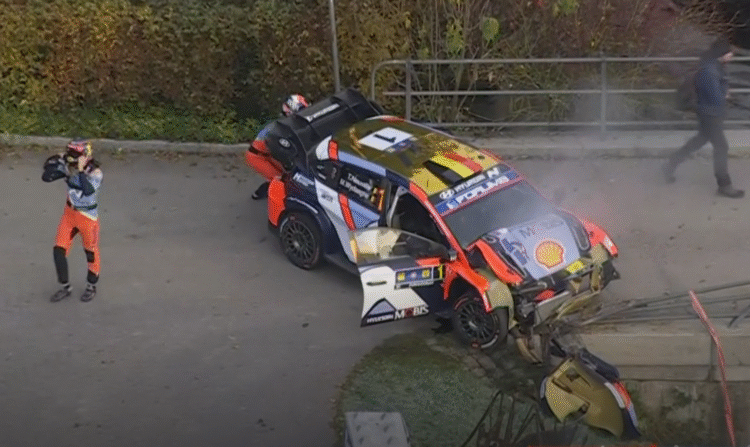 VIDEO: Thierry Neuville põrutas suurel kiirusel vastu sillanurka ja katkestas ralli