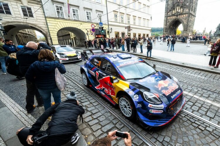 FOTOD: Kesk-Euroopa MM-ralli sai piduliku avapaugu Prahas – Rallisõitjad kohtusid Tšehhi presidendiga
