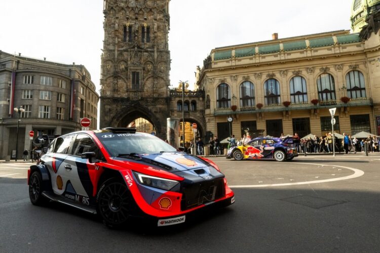 Pajari, Fourmaux ja Munster pühapäeval Prahas. Foto: Jaanus Ree / Red Bull Content Pool