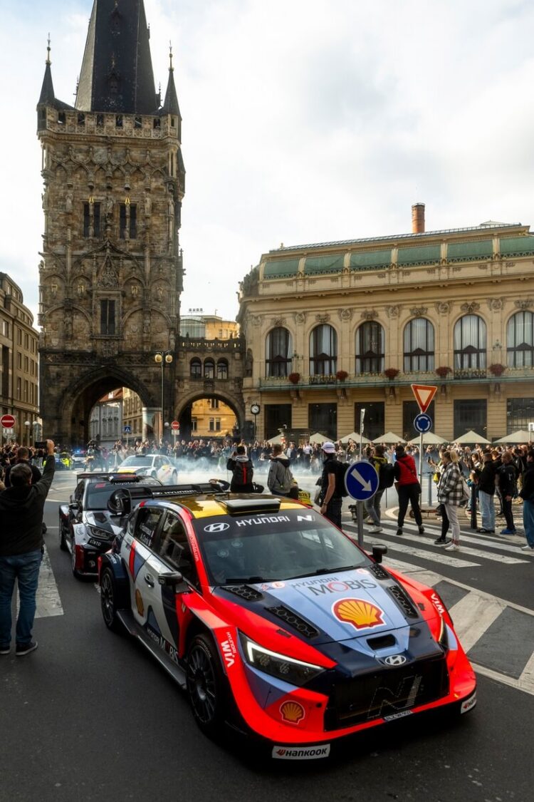 Pajari, Fourmaux ja Munster pühapäeval Prahas. Foto: Jaanus Ree / Red Bull Content Pool