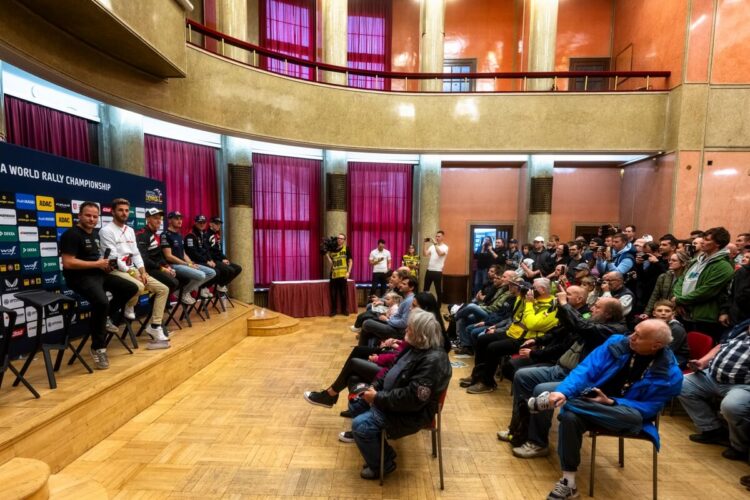 FOTOD: Kesk-Euroopa MM-ralli sai piduliku avapaugu Prahas – Rallisõitjad kohtusid Tšehhi presidendiga