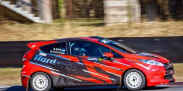 Noored võistlesid Bikerniekil kevadise crosskartide rallisprindi raames. Foto: Pille Russi