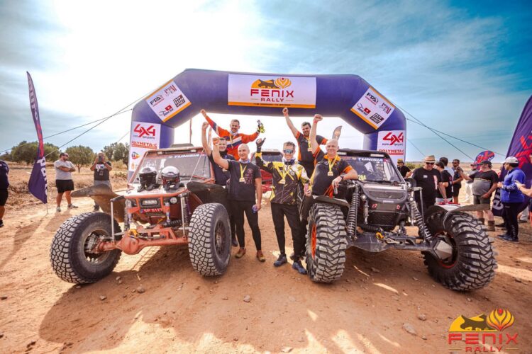 Eesti sõitjad Tuneesia maratonrallil. Vasakult: Mihkel Svätski, Rainer Rüütli, Ats Tsupsman, Tarvo Klaasimäe, Joonas Oja ja Hardo Mere. Foto: erakogu