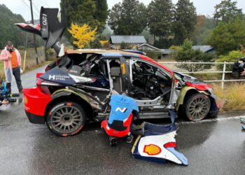 Adrien Fourmaux auto katse lõpus, Foto: wrc.com