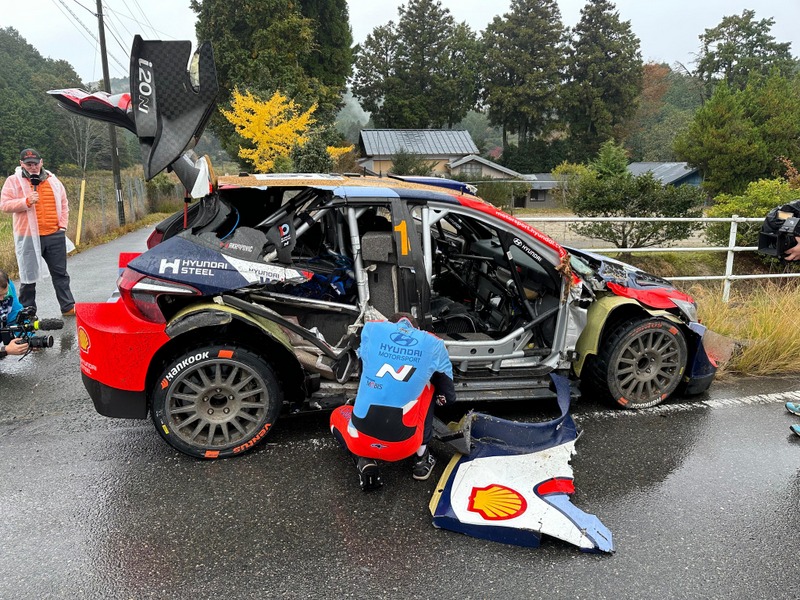 Adrien Fourmaux auto katse lõpus, Foto: wrc.com