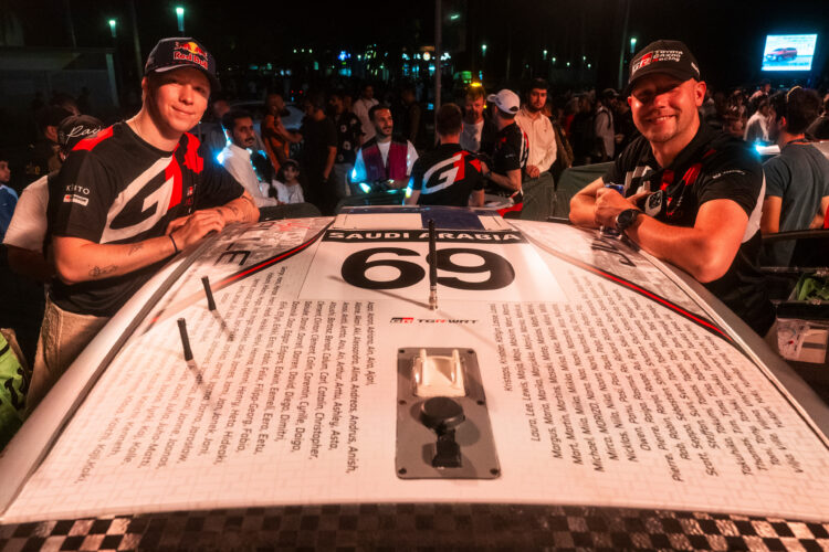 FOTOD ja VIDEO | Toyota tegi lahkuvale Rovanperäle südamliku žesti: auto katust kaunistab eriline sõnum