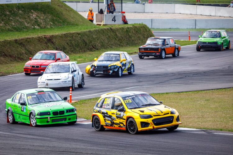 Raassillas sõidetakse rahvakrossi. Foto: Pille Russi
