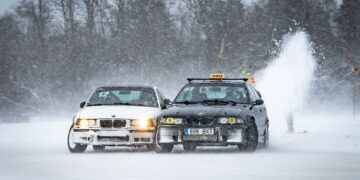 Oliver Randalu (valge auto) võitis hooaja avavõsitluse. Foto: Andre-Rene Jõemaa