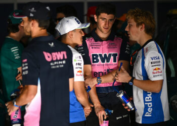 Isack Hadjar, Jack Doohan (keskel) ja Liam Lawson, Foto: Rudy Carezzevoli // Getty Images / Red Bull Content Pool