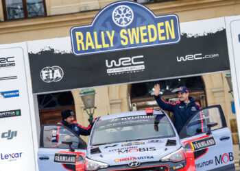 Dani Sordo ja Marc Martí 2016 aasta Rootsi MM-ralli avapoodiumil, Foto: Hyundai Motorsport