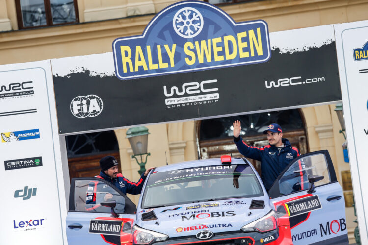 Dani Sordo ja Marc Martí 2016 aasta Rootsi MM-ralli avapoodiumil, Foto: Hyundai Motorsport