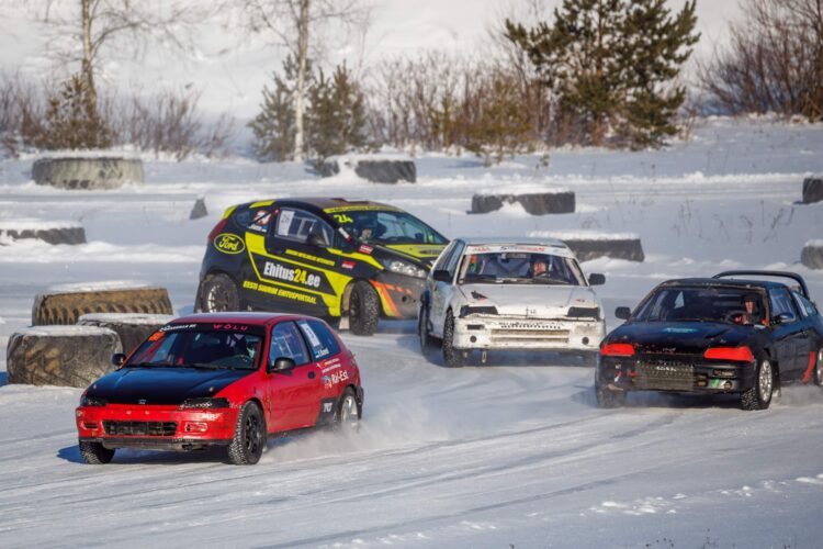 Aluvere rahvakross, Fotod: Pille Russi