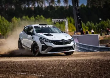 Revolutsioon rallis ja rallikrossis – ühe autoga saab nüüd startida kahes sarjas