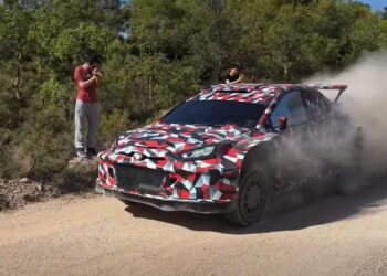 Kuvatõmmis videost, Toyota WRC27