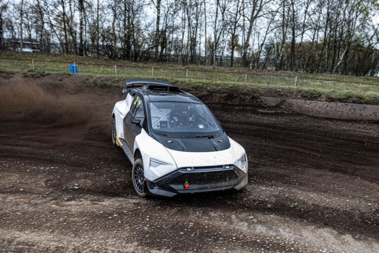 Rallikrossisõitja Romet Tsirna liikus krosskardilt autole ja alustab RallyX sarjas täishooaega