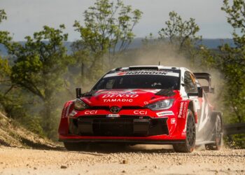 SS10: Katsuta riskis ja tõusis teiseks, M-Spordi Ford süttis põlema