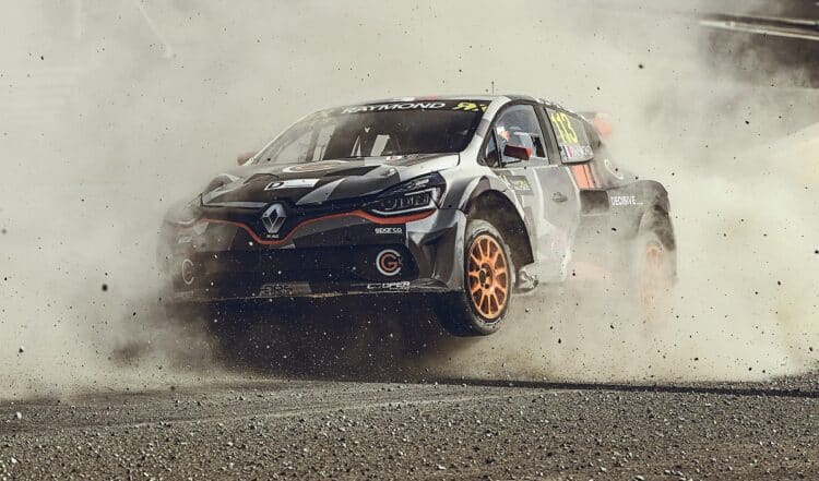 Ralli naelutab pilgu ekraanile