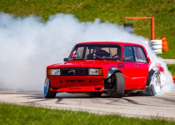 Driftihooaja juhatab sisse Avalaks. Foto: Pille Russi / arhiiv