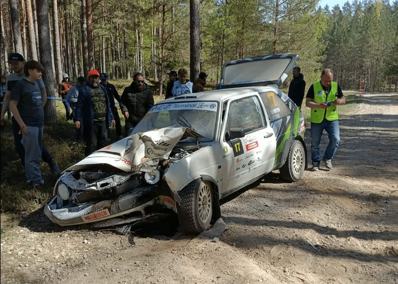 Lääne-Viru rallipaari auto kuulub ilmselt mahakandmisele. Foto: Erakogu