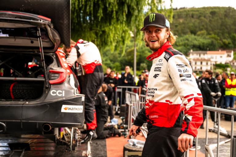 Võimast sõitu teinud Oliver Solberg tõusis Portugali ralli liidriks