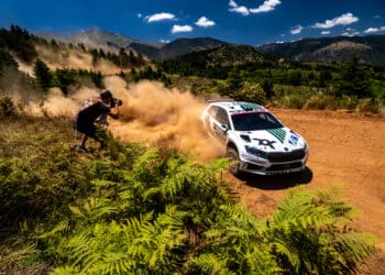 LK12: Võimsas hoos Robert Virves püüab WRC2 liidrit, Fourmaux langes rehvipurunemise tõttu esikolmikust