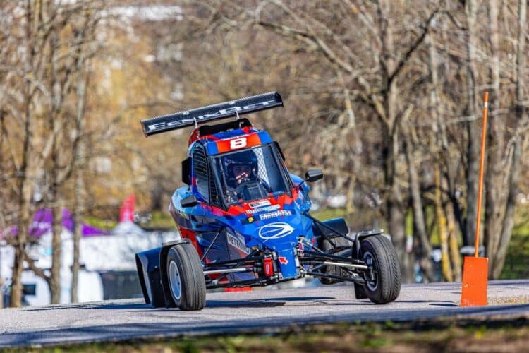 Robert Virves Martin Järveoja crosskardis Lauluväljakul kihutamas. Foto: Alari Jüriöö