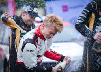 Jaspar Vaher Jyväskylä ralli võitu tähistamas. Foto: Taneli Niinimäki / AKK