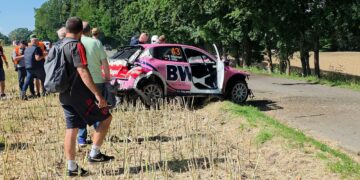VIDEO: Poola rallil sattus raskesse avariisse ka austerlaste ekipaaž — juht tuli autost välja lõigata