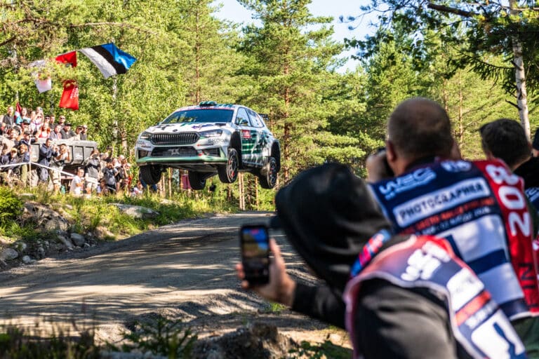 SS4: Robert Virves tõusis Soome MM-rallil WRC2 klassi liidriks, Lappi ja Lindholm sõitsid teelt välja
