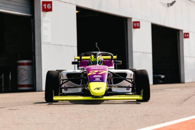 Auto- ja motovõistlusi ühendav Estonian GP toob starti motoparemiku ning kardiässad debüteerivad vormelil