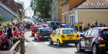 Võistlejad Lõuna-Eesti ralli paraadil. Foto: Pille Russi