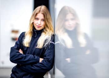 Eesti ringrajasõitja Carmen Kraav osaleb F1 Academy uustulnukate testis